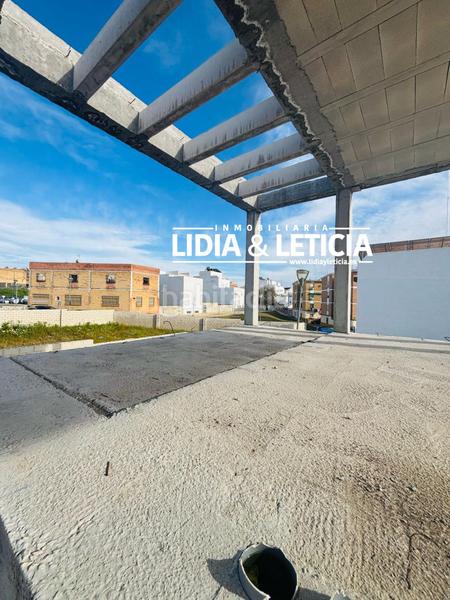 Foto 367b050d-20de-4e54-8653-76a30a517e32. Terreno residencial solar con estructura y cimentacion terminada en alcala de guadaria en Alcalá de Guadaira