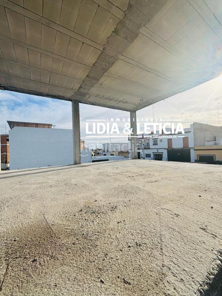 Foto 372d270c-e59e-43f0-aa9f-6df2dfdc1d4b. Terreno residencial solar con estructura y cimentacion terminada en alcala de guadaria en Alcalá de Guadaira