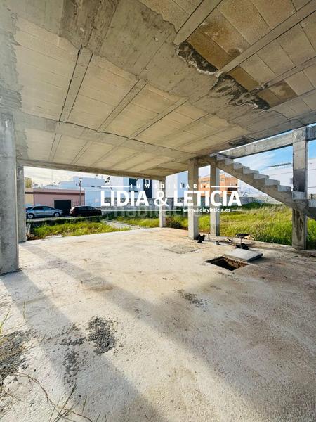 Foto 8b8d3496-20b3-4e62-9c3f-7258ed9dd160. Terreno residencial solar con estructura y cimentacion terminada en alcala de guadaria en Alcalá de Guadaira