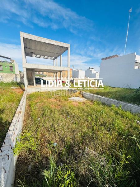 Foto de659ae5-fcbf-4cd0-97e7-03dac6f287ad. Terreno residencial solar con estructura y cimentacion terminada en alcala de guadaria en Alcalá de Guadaira