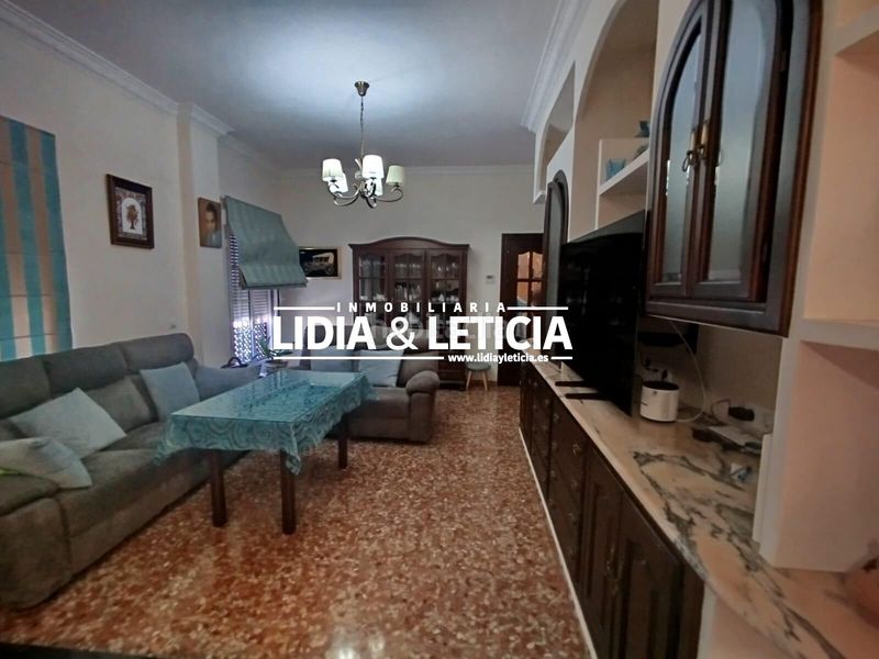 Foto 3ea7cfb8-9925-414b-9dfd-a3592ce2b543. Casa amb aparcament a La Paz Alcalá de Guadaira