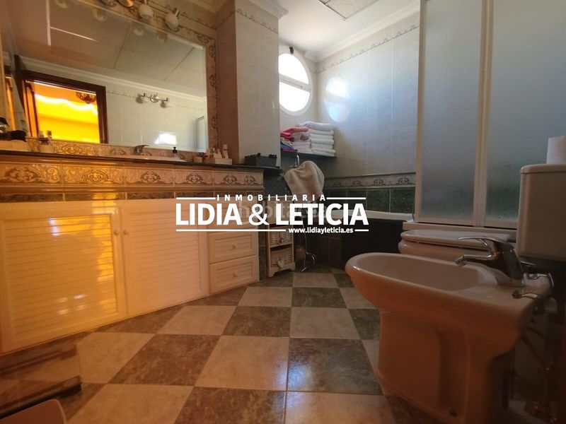 Foto 4c5814b9-b56a-4815-875c-a5fbb4932f0e. Casa amb aparcament a La Paz Alcalá de Guadaira