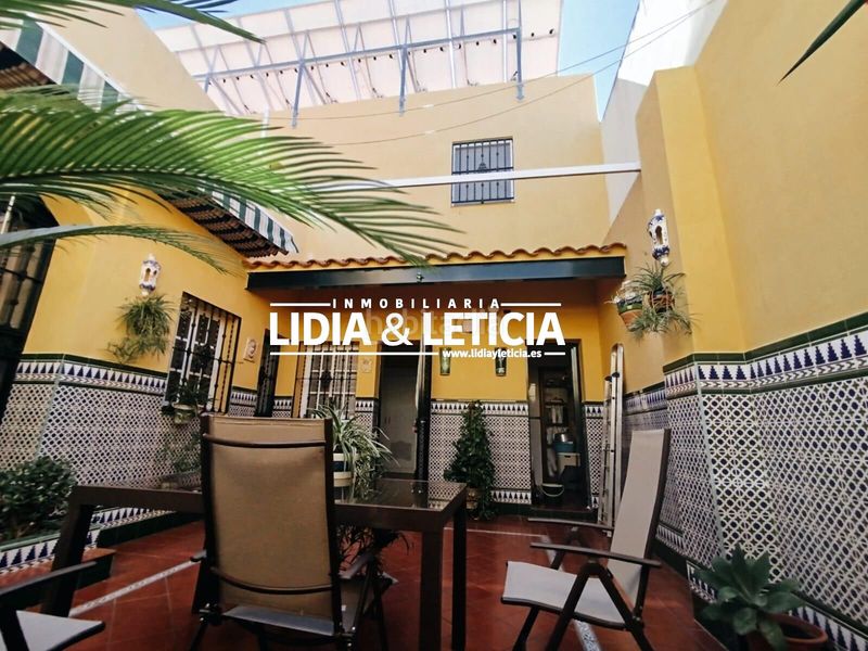 Foto a5e18b8e-1357-467d-93e9-041d39f6d53e. Casa amb aparcament a La Paz Alcalá de Guadaira