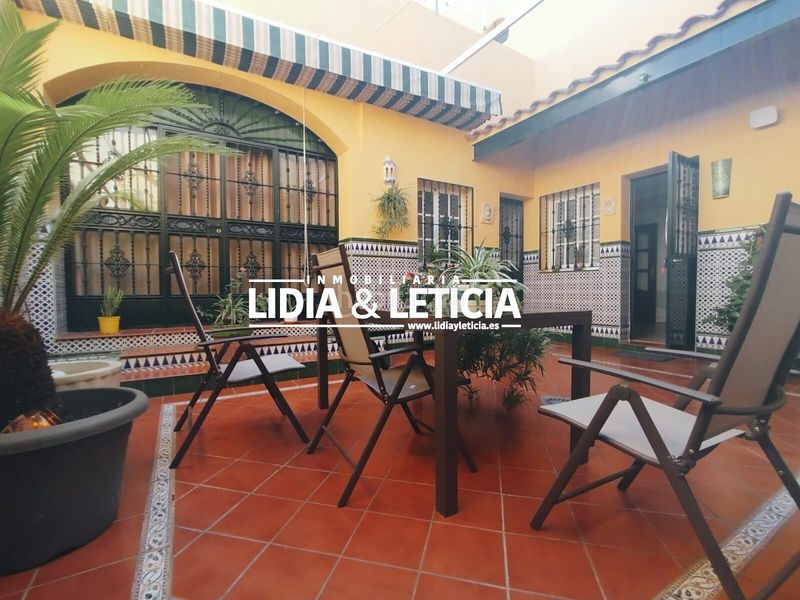 Foto af4742c3-da0a-47e7-a973-d5514ff6eaef. Casa amb aparcament a La Paz Alcalá de Guadaira