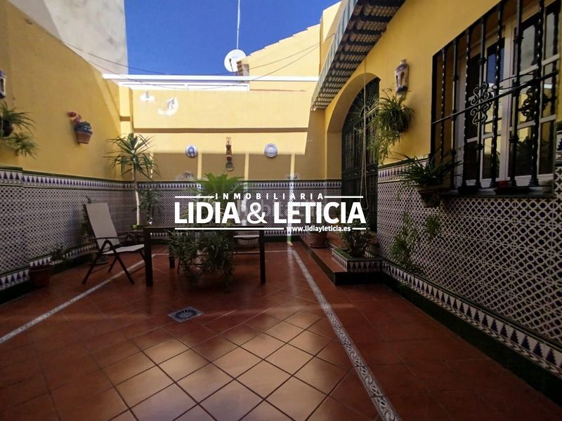 Foto d760a0dd-474a-46ef-881c-294a8d3d0a71. Casa amb aparcament a La Paz Alcalá de Guadaira