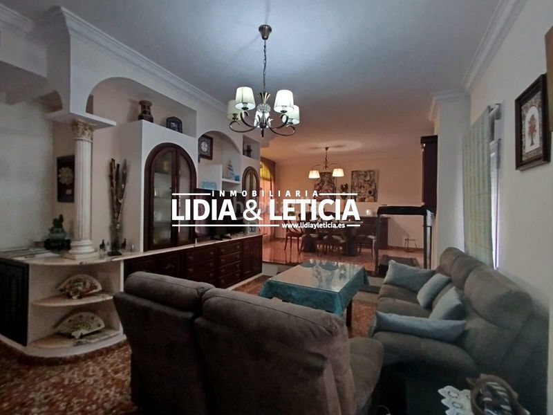 Foto f733279a-24b3-420c-be1d-4aa3c6838718. Casa amb aparcament a La Paz Alcalá de Guadaira