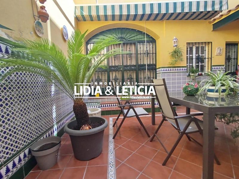 Foto 10f9b313-78e8-4ab7-8478-2d416bd73a0c. Casa amb aparcament a La Paz Alcalá de Guadaira