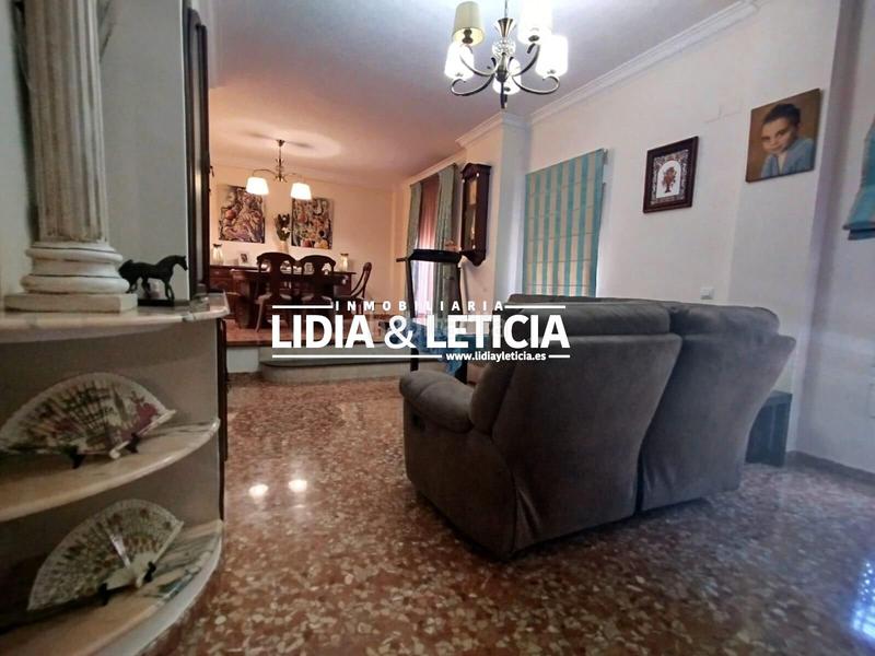 Foto bcfeac5e-ab25-4524-ac12-d6ef4dc0163e. Casa amb aparcament a La Paz Alcalá de Guadaira
