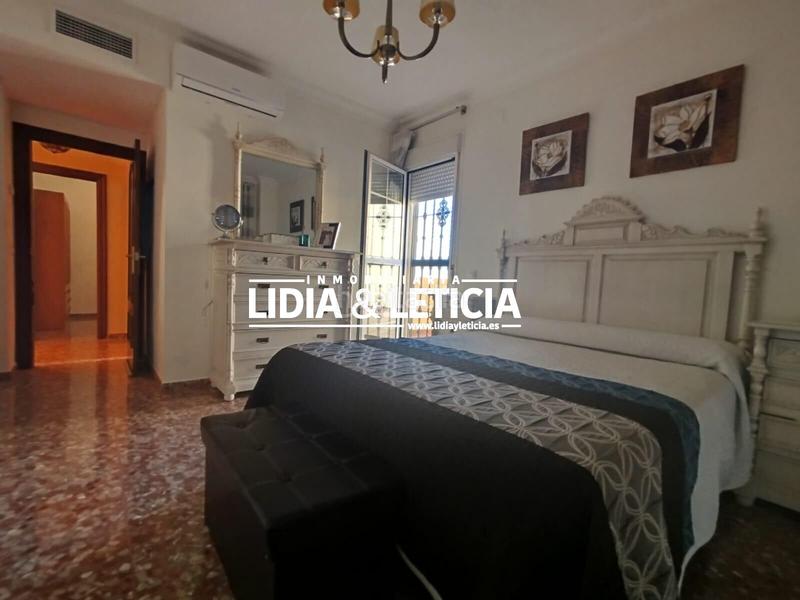 Foto f454fbbb-a285-4b35-b45f-d609550fb1f6. Casa amb aparcament a La Paz Alcalá de Guadaira