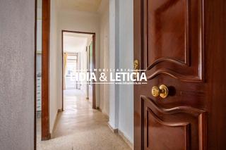 Pis en La Paz. Se vende piso en segunda planta con ascensor en zona la paz, en