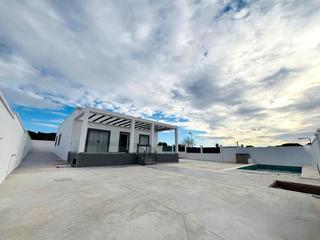 Xalet en Oromana. Obra nueva a punto de entregar.en alcala de guadaira