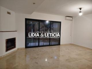 Casa aparellada en Oromana. Chalet en zona campoalegre en alcal de guadaira