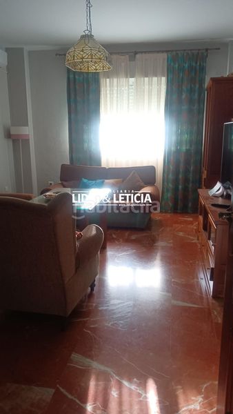 Foto b59484ee-238f-40d7-9b57-c984e787e3bd. Casa amb aparcament a Centro Alcalá de Guadaira