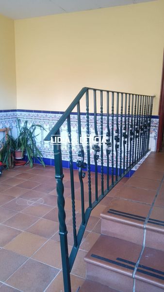 Foto bdd71365-9b9e-4d19-95e5-c5338a46a251. Casa amb aparcament a Centro Alcalá de Guadaira