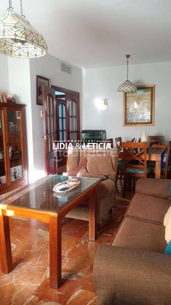 Foto f3ca6db6-ca2a-44cf-ac74-949084e1c231. Casa amb aparcament a Centro Alcalá de Guadaira