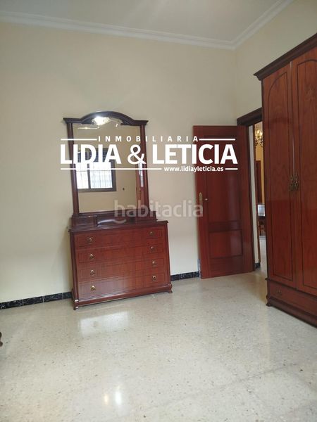 Foto 6715428e-9d2f-420c-ba9c-905858e3a788. Casa amb aparcament a Centro Alcalá de Guadaira