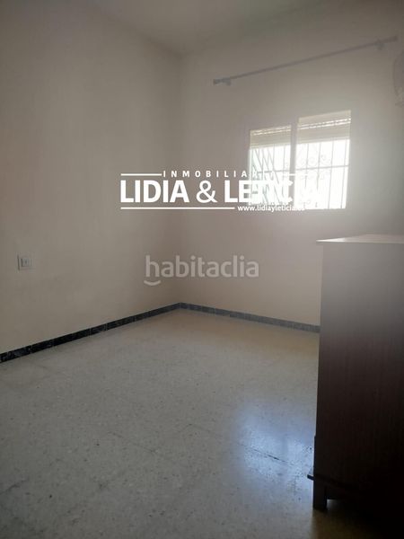 Foto 754a4b87-349e-4e6b-85bf-ba3c29df6635. Casa amb aparcament a Centro Alcalá de Guadaira