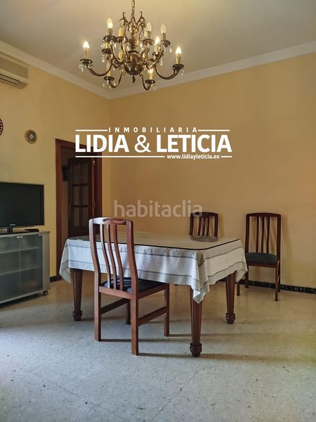 Foto 86dbd651-9aa5-4fbb-8781-94a8517e7b6e. Casa amb aparcament a Centro Alcalá de Guadaira