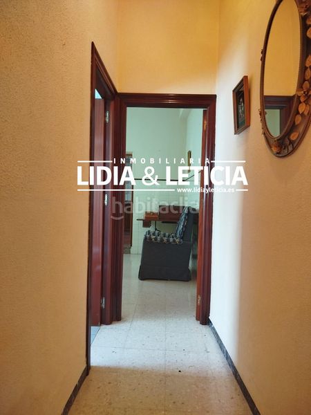 Foto c10fafa7-aedb-46c3-9501-e7d136f81f4e. Casa amb aparcament a Centro Alcalá de Guadaira