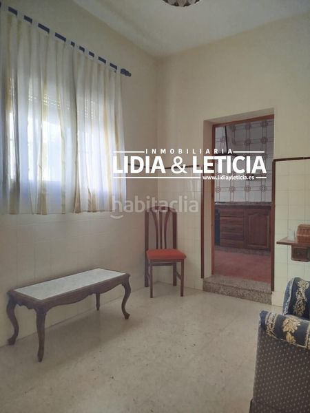 Foto f672cdbf-35d2-49fe-820a-3a32fee18d8a. Casa amb aparcament a Centro Alcalá de Guadaira