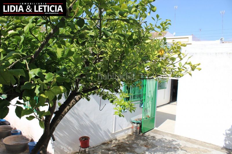 Foto fe1d756c-40db-48e8-8999-813cf9882022. Casa amb aparcament a Centro Alcalá de Guadaira