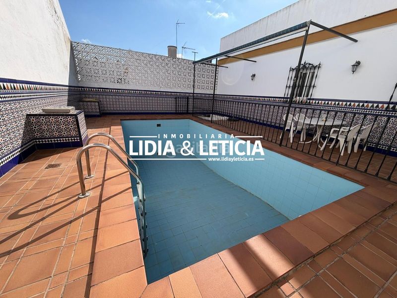 Foto 017302d8-8e66-4bc1-b3cb-261e58b03c59. Casa amb aparcament piscina a Centro Alcalá de Guadaira