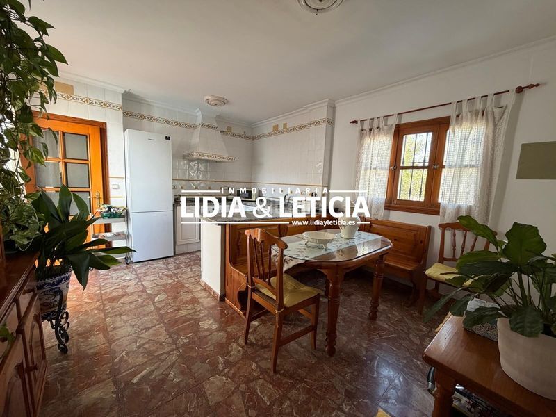 Foto 0262f54b-f4a8-406d-978b-b7479a151608. Casa amb aparcament piscina a Centro Alcalá de Guadaira