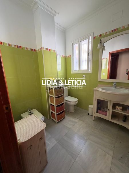 Foto 1f1bfdec-02c2-4d2e-8fea-d79a0921fcea. Casa amb aparcament piscina a Centro Alcalá de Guadaira