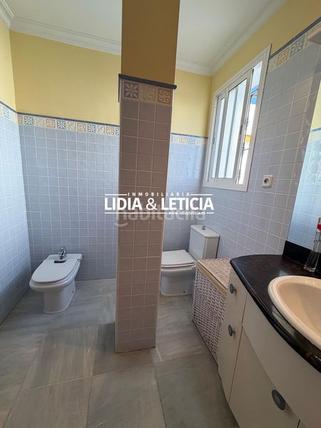 Foto 31c161c1-a1fc-4868-87c9-8fe104c4d289. Casa amb aparcament piscina a Centro Alcalá de Guadaira