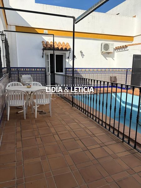 Foto 6c4e1c97-499a-4e28-9f39-f6f5b0633dd1. Casa amb aparcament piscina a Centro Alcalá de Guadaira
