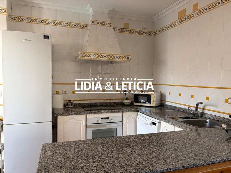Foto 8d9e6dde-a14e-45ac-a93d-ca9b4f40cc1e. Casa amb aparcament piscina a Centro Alcalá de Guadaira