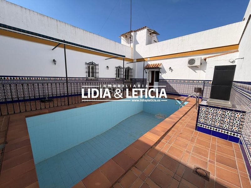 Foto 91c68269-1b52-4a24-96a0-13ab52b10e3b. Casa amb aparcament piscina a Centro Alcalá de Guadaira