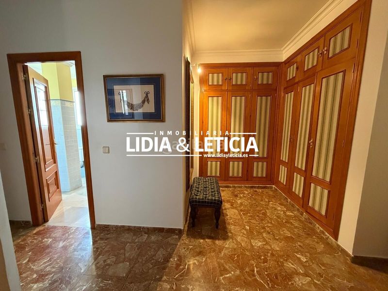 Foto e5c57403-54eb-4254-a08e-cc060e99f764. Casa amb aparcament piscina a Centro Alcalá de Guadaira