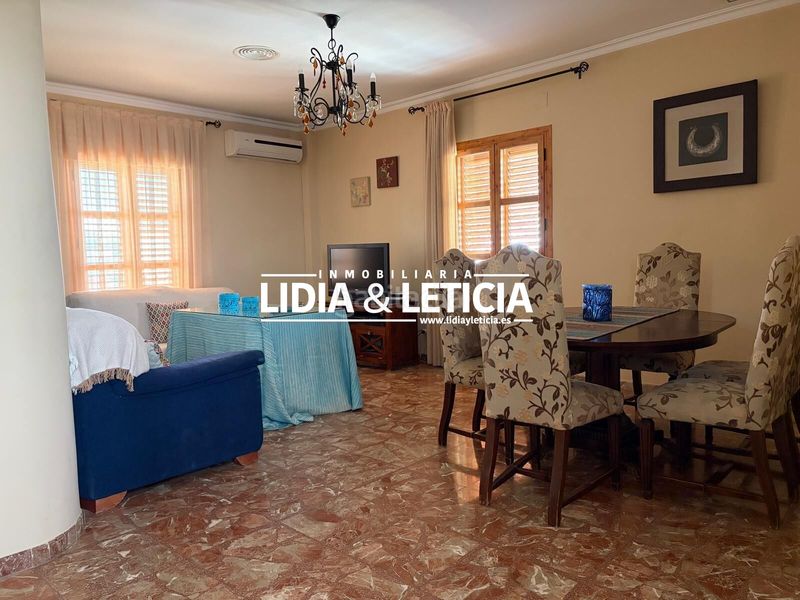Foto ec5488d9-909c-44d0-b4b9-0658c5733617. Casa amb aparcament piscina a Centro Alcalá de Guadaira