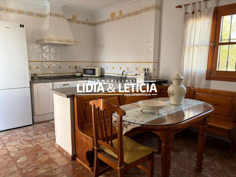 Foto fbb878f0-9e80-4461-82aa-eff13e0050eb. Casa amb aparcament piscina a Centro Alcalá de Guadaira