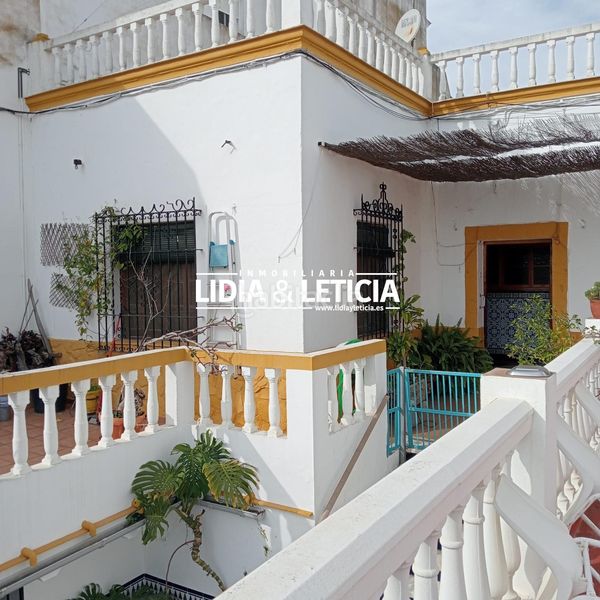 Foto 04218288-3eaa-4d83-8d40-5374b14b8659. Casa amb aparcament piscina a Oromana Alcalá de Guadaira