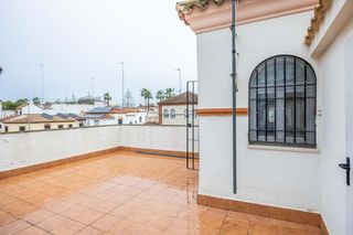 Casa a Los Molinos. Espectacular casa de esquina en santa lucía 5 hab, gran patio y