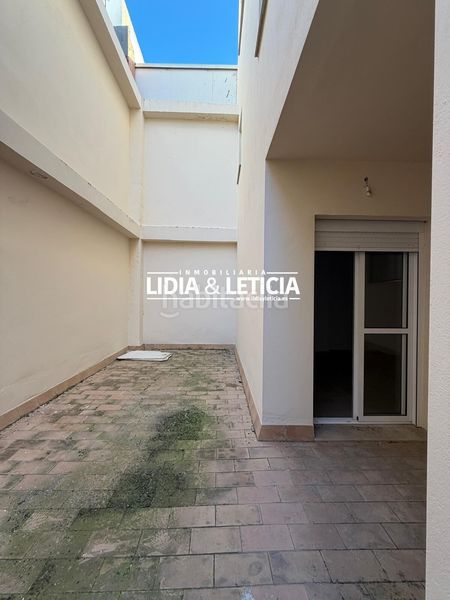 Foto f5603823-566b-4e3b-a344-54f601570ce5. Pis amb aparcament a Centro Alcalá de Guadaira