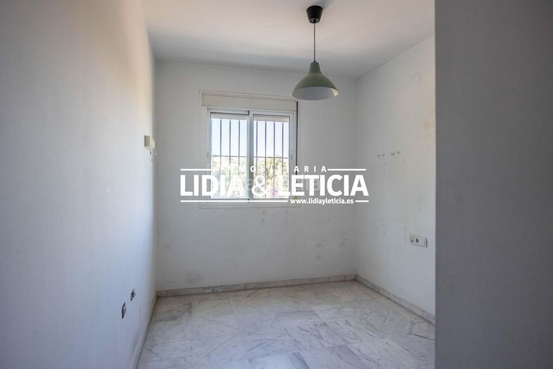 Foto eaefa287-bd11-4c0d-b4d5-72a28630f863. Pis amb aparcament a Centro Alcalá de Guadaira