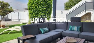 Xalet en Oromana. Exclusivo chalet  con piscina privada, dise�o contempor�neo y m�