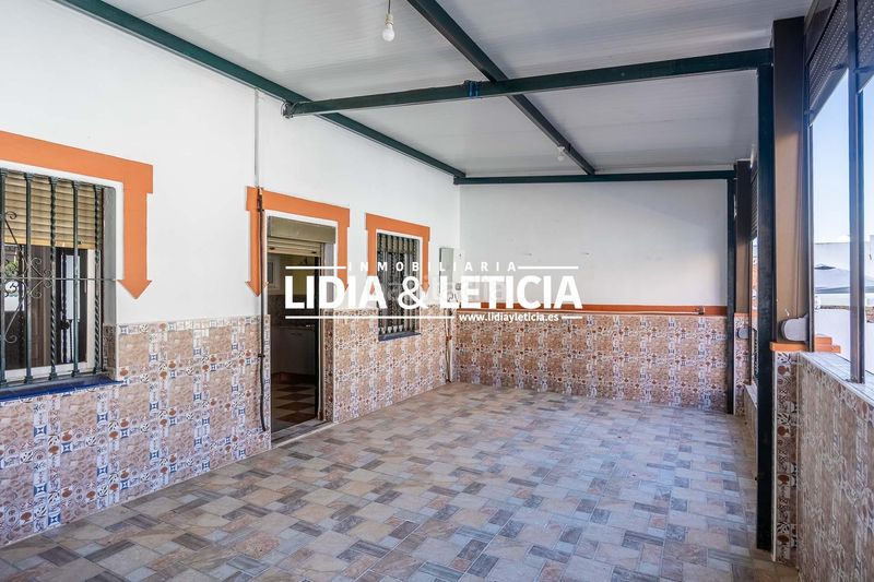 Foto 66a925f4-2509-4e8e-9fc9-0af22f0e2dc3. Casa amb aparcament a Nueva Alcalá Alcalá de Guadaira