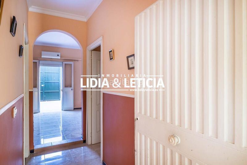 Foto 97d8acde-4f41-44d1-bff5-d7f6666952e4. Casa amb aparcament a Nueva Alcalá Alcalá de Guadaira