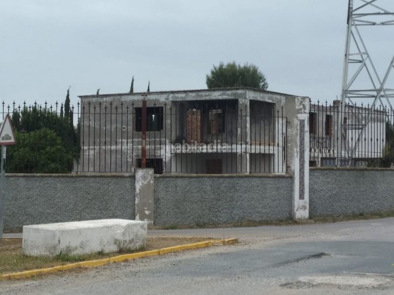 Foto 835d0ce8-11a0-4d14-9400-d500d481be76. Casa parcela con edificio semi en construccion. en Alcalá de Guadaira