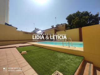Casa a Nueva Alcalá. Preciosa casa con piscina en avda. santa lucia alcala de guadair