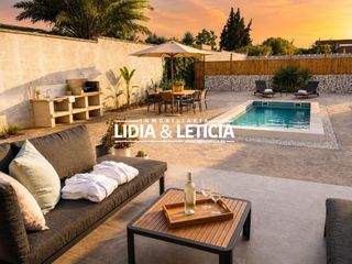 Chalet in Oromana. Chalet  independiente con gran parcela, piscina y amplios espaci