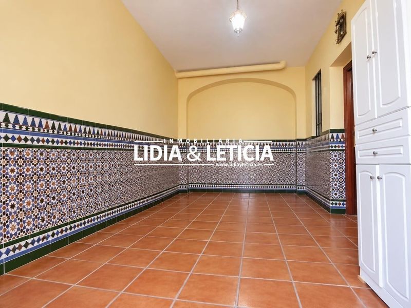 Foto f129b58a-72aa-4d6f-909f-65c14a42a623. Casa amb aparcament a Oromana Alcalá de Guadaira