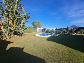 Xalet a Oromana. Chalet independiendiente en parcela de 1.450 m2, piscina y ampli