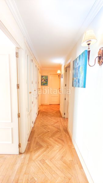 Foto ca1ed7b9-7a86-48e6-9ca9-27d3a6258216. Pis a calle de las camelias 9 a Palomas Madrid