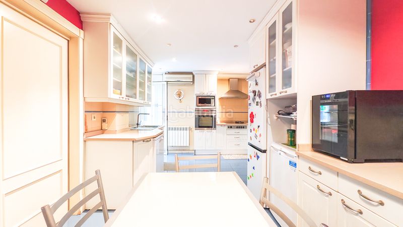 Foto e1741bd4-ae77-4129-b82a-ee399fac9410. Pis a calle de las camelias 9 a Palomas Madrid