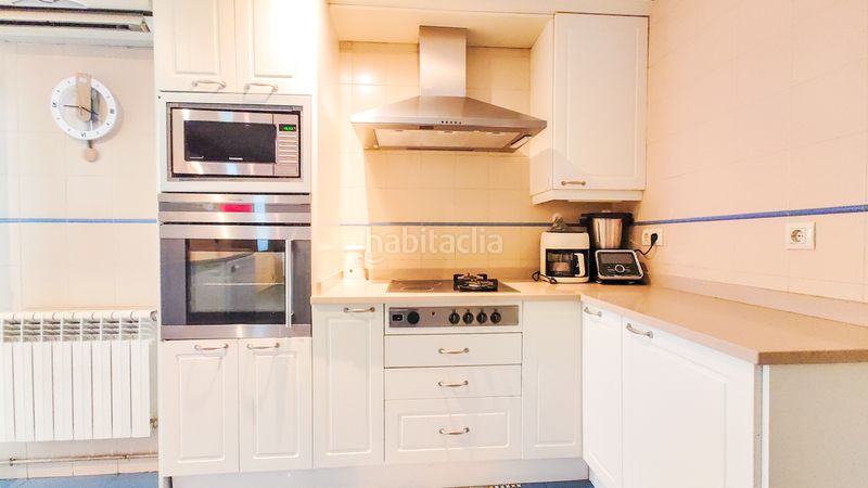 Foto e1b4b382-2c1f-4365-9806-fe8b62ca1453. Pis a calle de las camelias 9 a Palomas Madrid